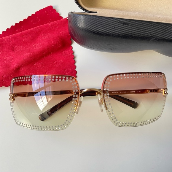 RARE ✨𝑪𝑯𝑨𝑵𝑬𝑳 VINTAGE SUNGLASSES ALL SWAROVSKI CRYSTALS - Picture 12 of 13